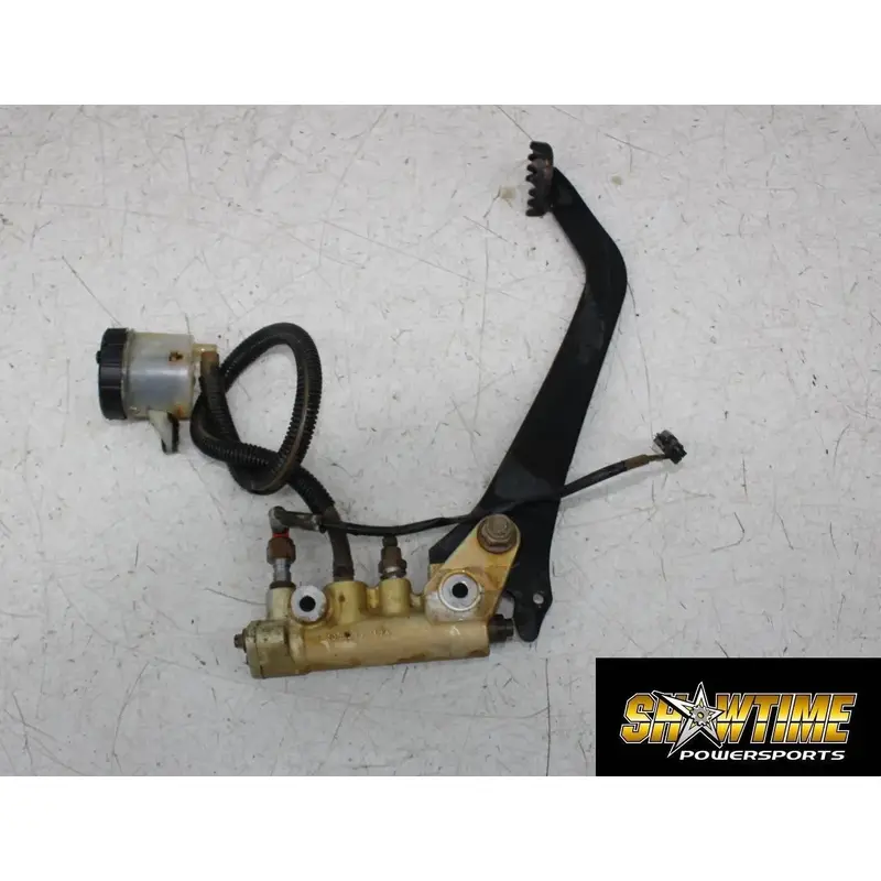 19 CAN-AM RENEGADE 1000R REAR BACK BRAKE MASTER CYLINDER PEDAL RESERVOIR