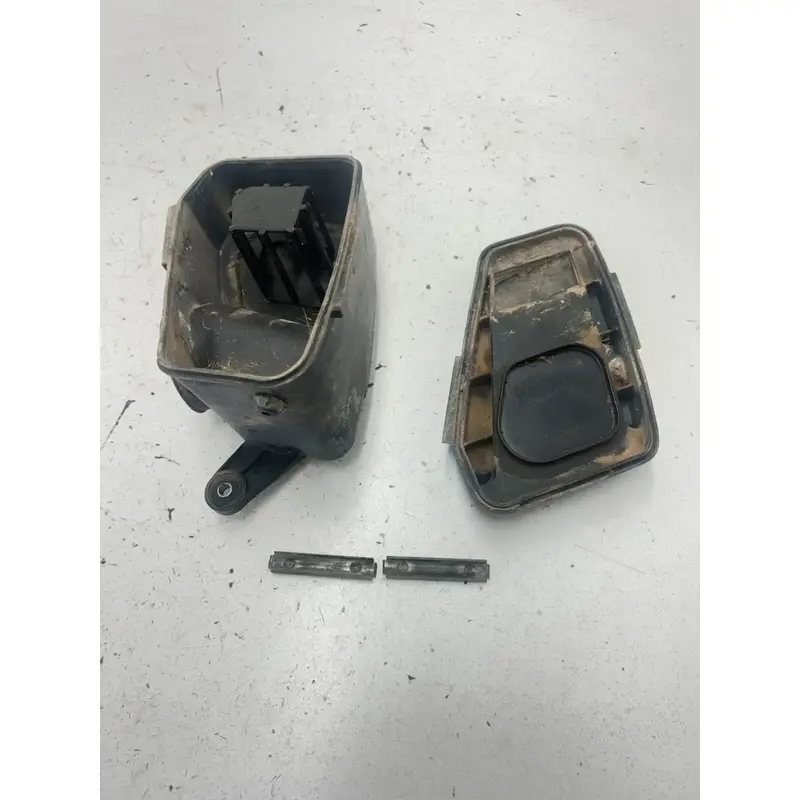 80 1980 Suzuki Ds 250 DS250 OEM GOOD! Airbox Air Box Intake Cage Mount Lid