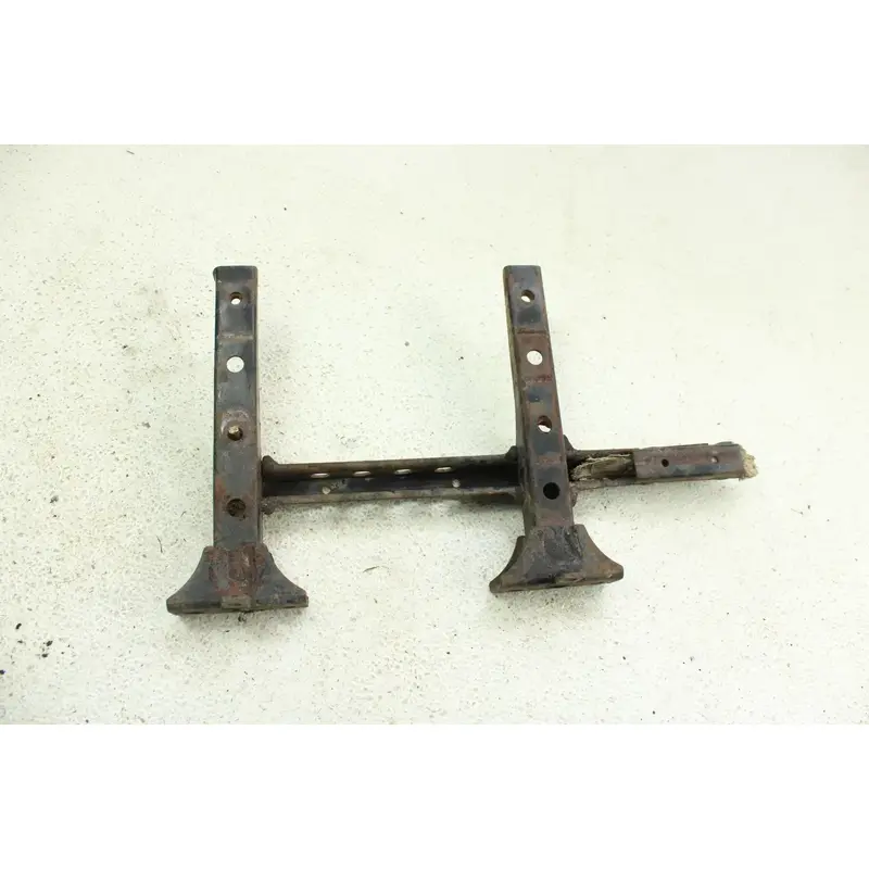 2004 Yamaha Grizzly 660 Right Footwell Support Bracket  B4462