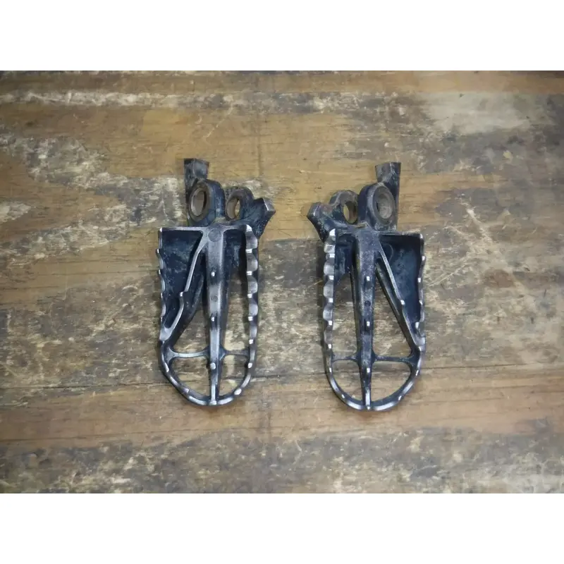 2006 CRF250x Foot Pegs Peg Pedal Frame OEM