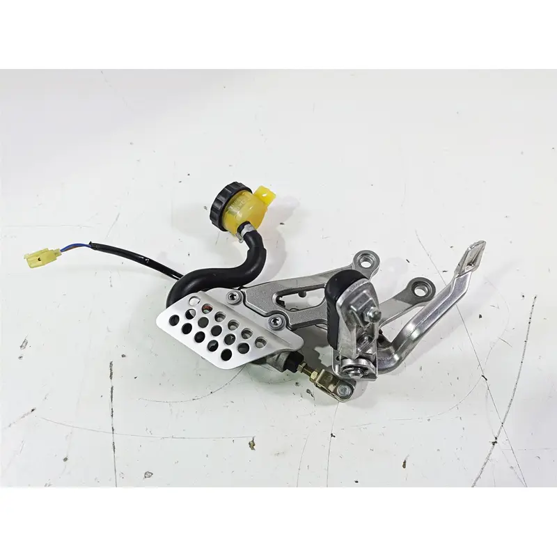 2005 Kawasaki ZX12R Ninja Right Footpeg & Brake Master Cylinder 35063-0069-458